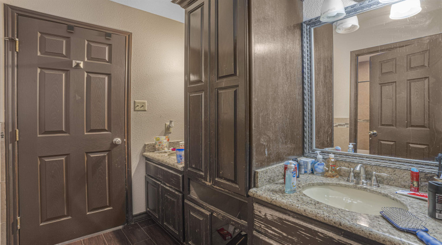 301 Esperanza Dr, Laredo, Texas 78041, 5 Bedrooms Bedrooms, 8 Rooms Rooms,4 BathroomsBathrooms,Residential,For Sale,301 Esperanza Dr,20261271