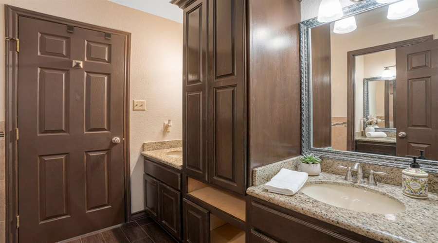 301 Esperanza Dr, Laredo, Texas 78041, 5 Bedrooms Bedrooms, 8 Rooms Rooms,4 BathroomsBathrooms,Residential,For Sale,301 Esperanza Dr,20261271