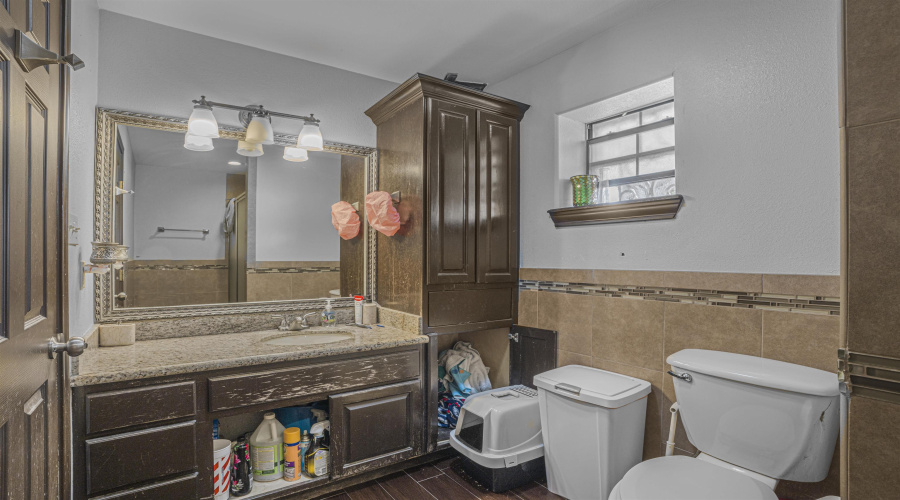 301 Esperanza Dr, Laredo, Texas 78041, 5 Bedrooms Bedrooms, 8 Rooms Rooms,4 BathroomsBathrooms,Residential,For Sale,301 Esperanza Dr,20261271