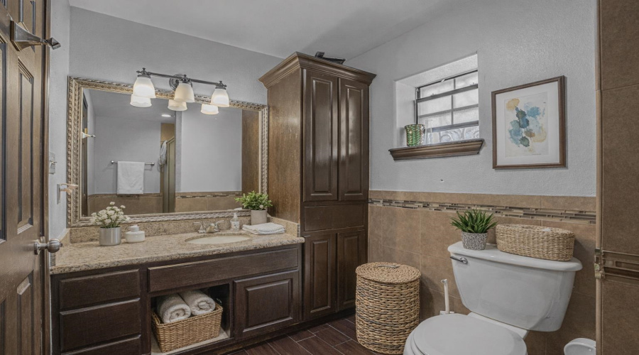 301 Esperanza Dr, Laredo, Texas 78041, 5 Bedrooms Bedrooms, 8 Rooms Rooms,4 BathroomsBathrooms,Residential,For Sale,301 Esperanza Dr,20261271