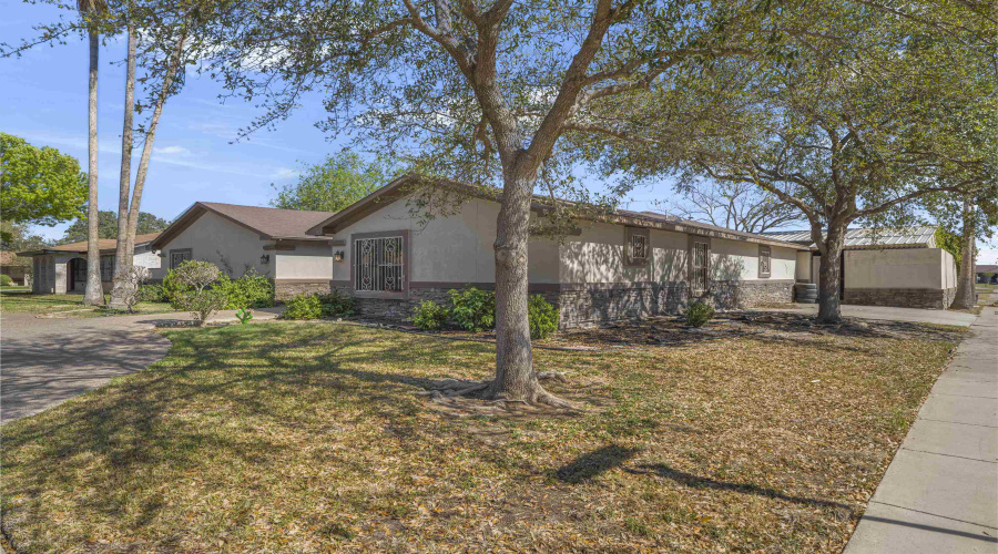 301 Esperanza Dr, Laredo, Texas 78041, 5 Bedrooms Bedrooms, 8 Rooms Rooms,4 BathroomsBathrooms,Residential,For Sale,301 Esperanza Dr,20261271