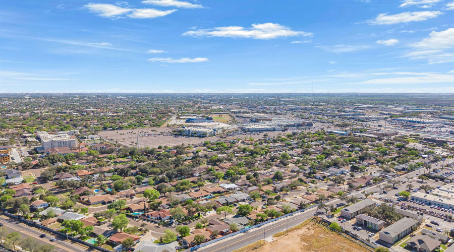 301 Esperanza Dr, Laredo, Texas 78041, 5 Bedrooms Bedrooms, 8 Rooms Rooms,4 BathroomsBathrooms,Residential,For Sale,301 Esperanza Dr,20261271