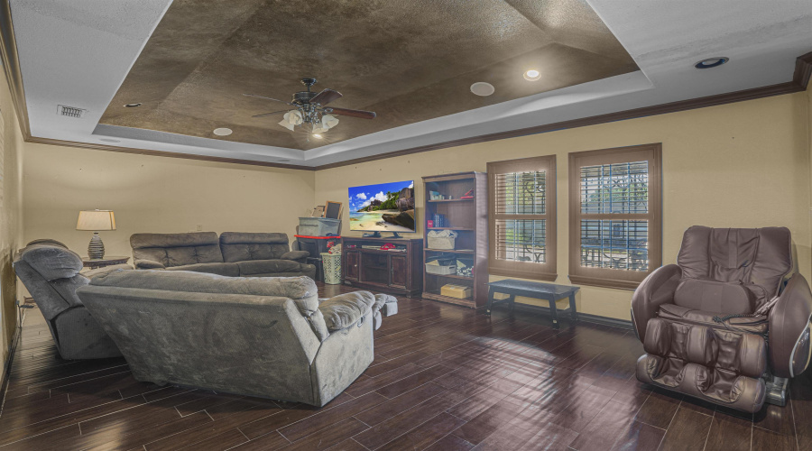 301 Esperanza Dr, Laredo, Texas 78041, 5 Bedrooms Bedrooms, 8 Rooms Rooms,4 BathroomsBathrooms,Residential,For Sale,301 Esperanza Dr,20261271