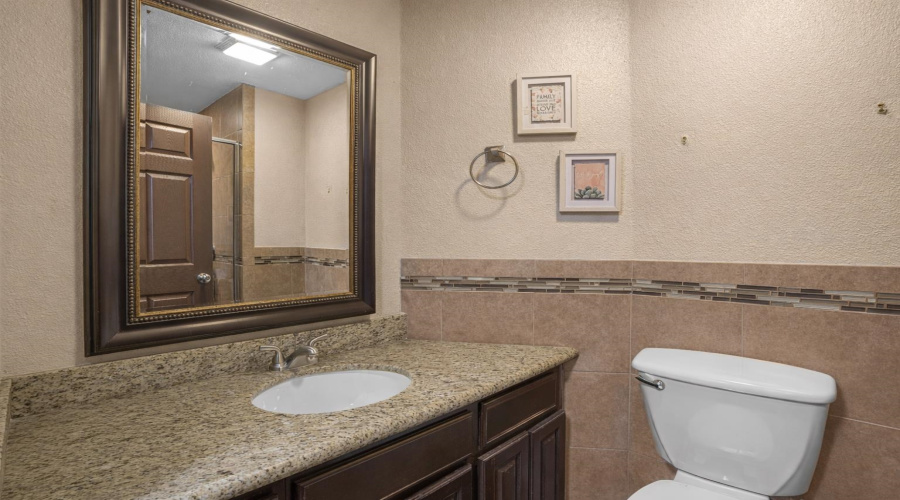 301 Esperanza Dr, Laredo, Texas 78041, 5 Bedrooms Bedrooms, 8 Rooms Rooms,4 BathroomsBathrooms,Residential,For Sale,301 Esperanza Dr,20261271