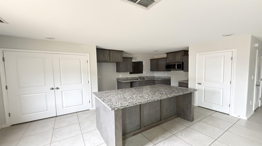 3501 Joaquin Ponce, Laredo, Texas 78046, 4 Bedrooms Bedrooms, 7 Rooms Rooms,2 BathroomsBathrooms,Residential,For Sale,3501 Joaquin Ponce,20261274