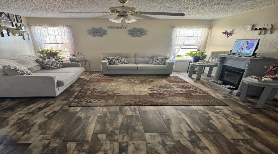 100 E Aurora St, Laredo, Texas 78040, 2 Bedrooms Bedrooms, 4 Rooms Rooms,2 BathroomsBathrooms,Residential,For Sale,100 E Aurora St,20261275