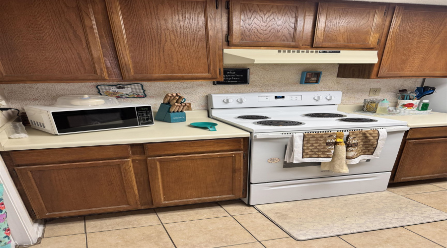 100 E Aurora St, Laredo, Texas 78040, 2 Bedrooms Bedrooms, 4 Rooms Rooms,2 BathroomsBathrooms,Residential,For Sale,100 E Aurora St,20261275