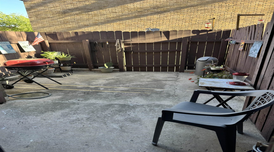 100 E Aurora St, Laredo, Texas 78040, 2 Bedrooms Bedrooms, 4 Rooms Rooms,2 BathroomsBathrooms,Residential,For Sale,100 E Aurora St,20261275