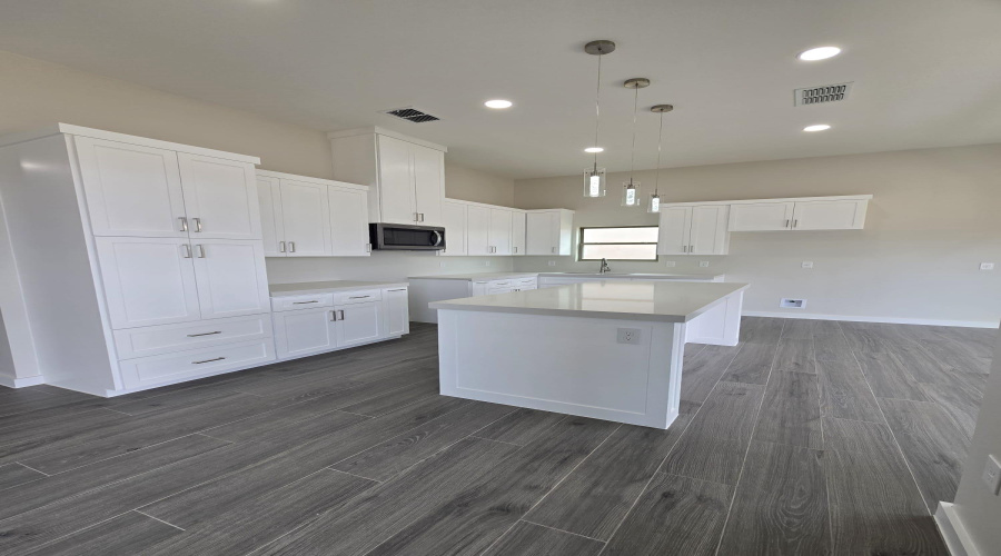 1017 Noyola Loop, Laredo, Texas 78046, 4 Bedrooms Bedrooms, 5 Rooms Rooms,2 BathroomsBathrooms,Residential,For Sale,1017 Noyola Loop,20261276