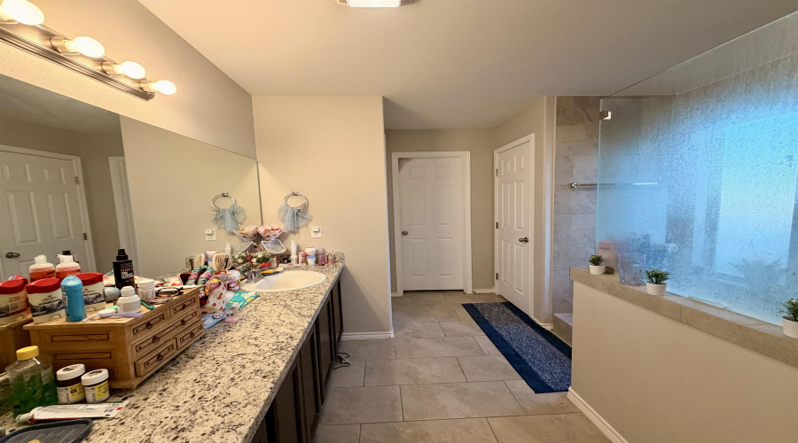 1411 Chital Dr, Laredo, Texas 78045, 4 Bedrooms Bedrooms, 7 Rooms Rooms,2 BathroomsBathrooms,Residential,For Sale,1411 Chital Dr,20261277