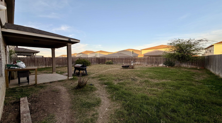 1411 Chital Dr, Laredo, Texas 78045, 4 Bedrooms Bedrooms, 7 Rooms Rooms,2 BathroomsBathrooms,Residential,For Sale,1411 Chital Dr,20261277