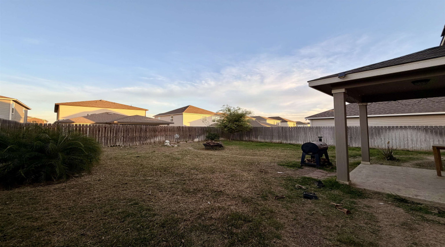 1411 Chital Dr, Laredo, Texas 78045, 4 Bedrooms Bedrooms, 7 Rooms Rooms,2 BathroomsBathrooms,Residential,For Sale,1411 Chital Dr,20261277