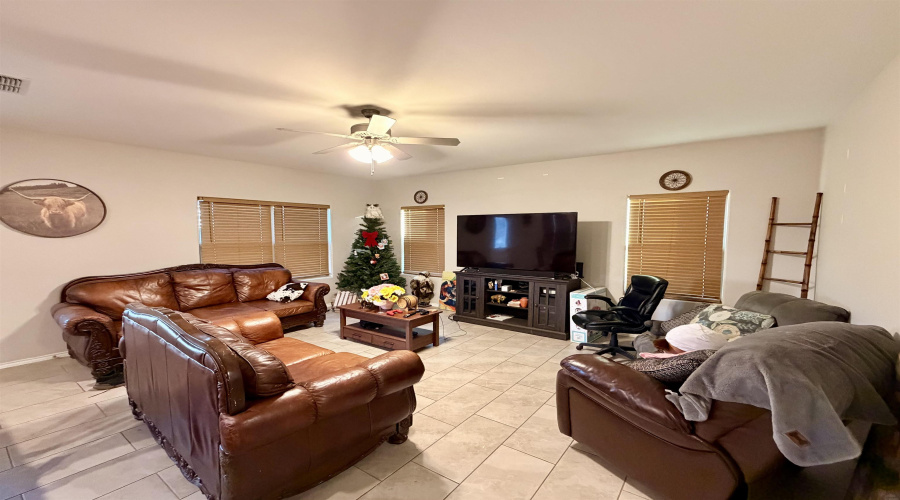 1411 Chital Dr, Laredo, Texas 78045, 4 Bedrooms Bedrooms, 7 Rooms Rooms,2 BathroomsBathrooms,Residential,For Sale,1411 Chital Dr,20261277