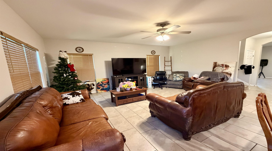 1411 Chital Dr, Laredo, Texas 78045, 4 Bedrooms Bedrooms, 7 Rooms Rooms,2 BathroomsBathrooms,Residential,For Sale,1411 Chital Dr,20261277