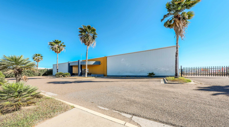 1641 World Trade Center Lp, Laredo, Texas 78045, 1 Bedroom Bedrooms, 11 Rooms Rooms,3 BathroomsBathrooms,Commercial/industrial,For Rent,1641 World Trade Center Lp,20261281