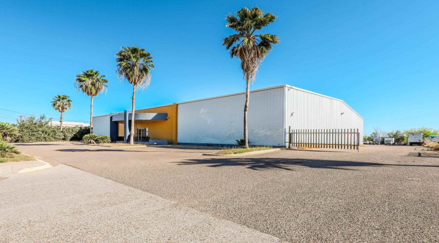 1641 World Trade Center Lp, Laredo, Texas 78045, 1 Bedroom Bedrooms, 11 Rooms Rooms,3 BathroomsBathrooms,Commercial/industrial,For Rent,1641 World Trade Center Lp,20261281