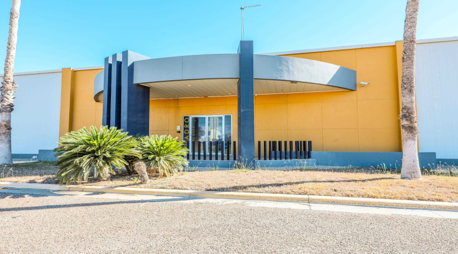 1641 World Trade Center Lp, Laredo, Texas 78045, 1 Bedroom Bedrooms, 11 Rooms Rooms,3 BathroomsBathrooms,Commercial/industrial,For Rent,1641 World Trade Center Lp,20261281