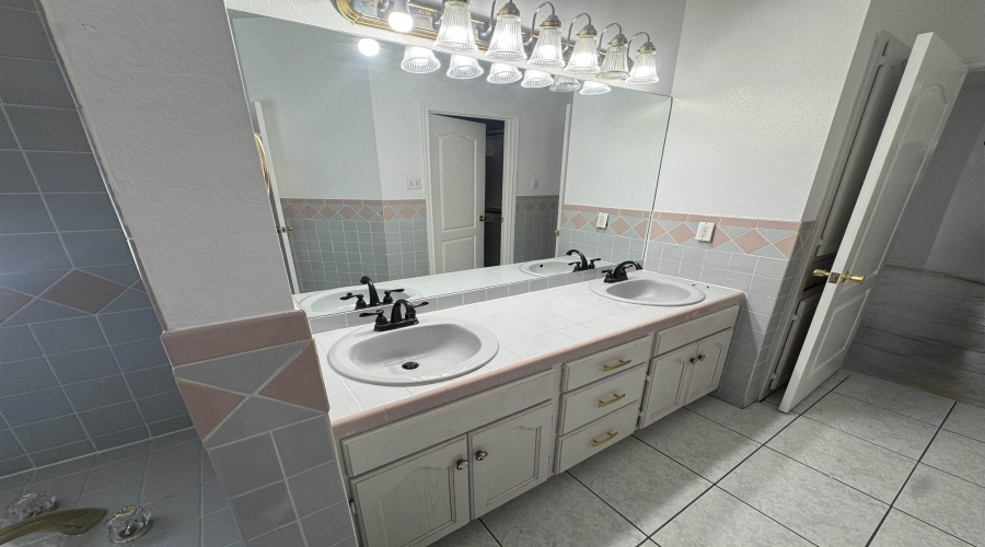 622 Forest Lp, Laredo, Texas 78045-0000, 3 Bedrooms Bedrooms, 7 Rooms Rooms,2 BathroomsBathrooms,Residential,For Sale,622 Forest Lp,20261278