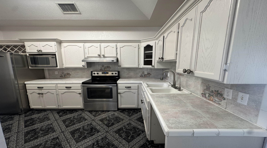 622 Forest Lp, Laredo, Texas 78045-0000, 3 Bedrooms Bedrooms, 7 Rooms Rooms,2 BathroomsBathrooms,Residential,For Sale,622 Forest Lp,20261278