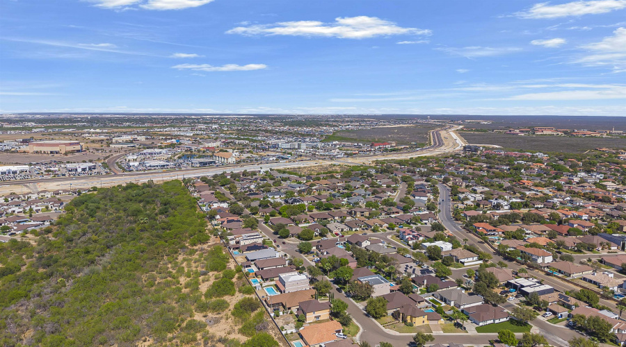 5103 Shark Bay Rd, Laredo, Texas 78041, 4 Bedrooms Bedrooms, 8 Rooms Rooms,2 BathroomsBathrooms,Residential,For Sale,5103 Shark Bay Rd,20261280