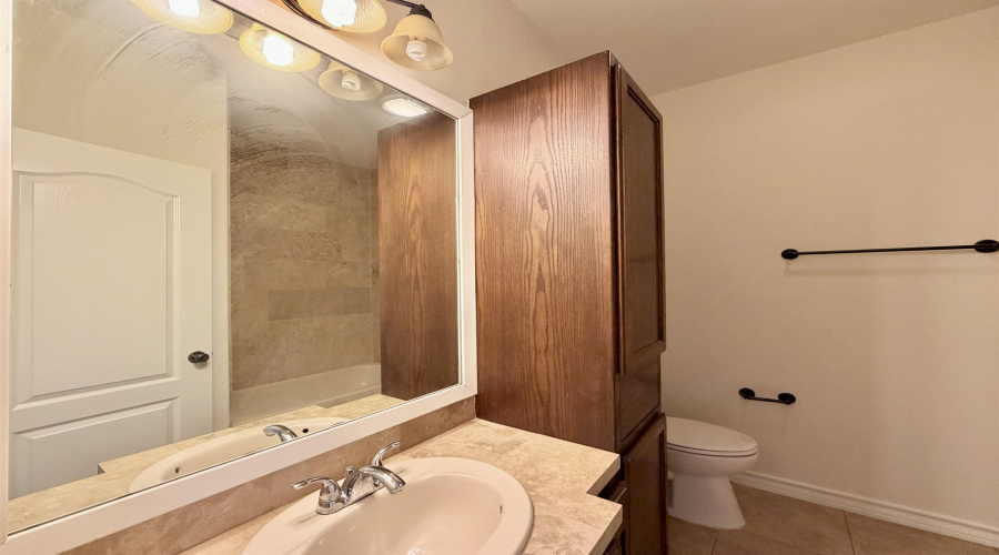 10706 International Blvd, Laredo, Texas 78045, 2 Bedrooms Bedrooms, 5 Rooms Rooms,2 BathroomsBathrooms,Residential,For Rent,10706 International Blvd,20261287