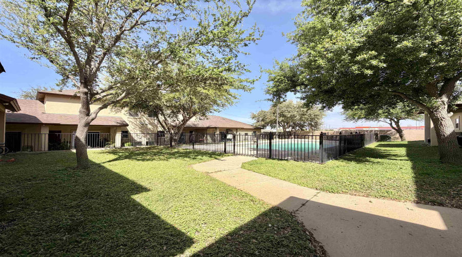 10706 International Blvd, Laredo, Texas 78045, 2 Bedrooms Bedrooms, 5 Rooms Rooms,2 BathroomsBathrooms,Residential,For Rent,10706 International Blvd,20261287