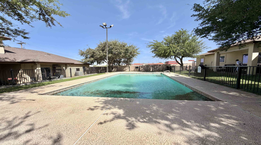 10706 International Blvd, Laredo, Texas 78045, 2 Bedrooms Bedrooms, 5 Rooms Rooms,2 BathroomsBathrooms,Residential,For Rent,10706 International Blvd,20261287