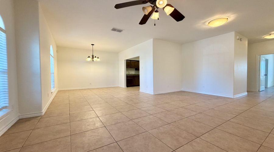 10706 International Blvd, Laredo, Texas 78045, 2 Bedrooms Bedrooms, 5 Rooms Rooms,2 BathroomsBathrooms,Residential,For Rent,10706 International Blvd,20261287