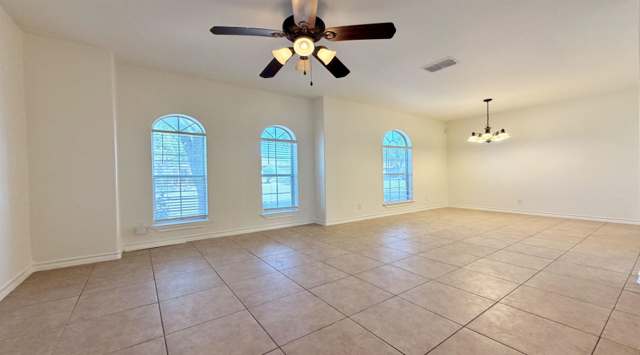 10706 International Blvd, Laredo, Texas 78045, 2 Bedrooms Bedrooms, 5 Rooms Rooms,2 BathroomsBathrooms,Residential,For Rent,10706 International Blvd,20261287
