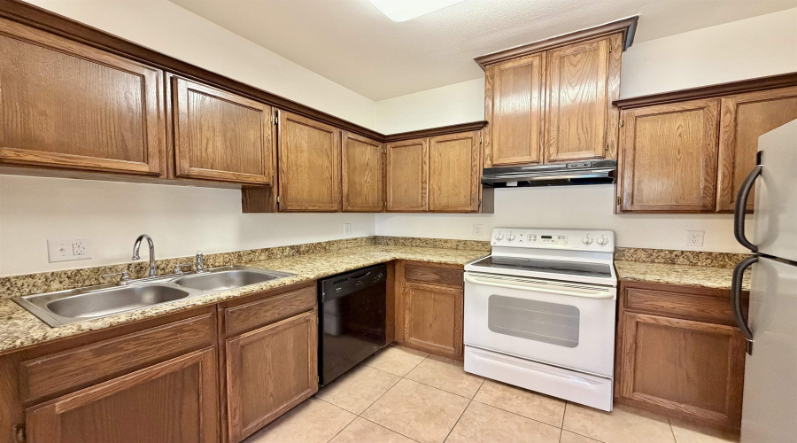 10706 International Blvd, Laredo, Texas 78045, 2 Bedrooms Bedrooms, 5 Rooms Rooms,2 BathroomsBathrooms,Residential,For Rent,10706 International Blvd,20261287