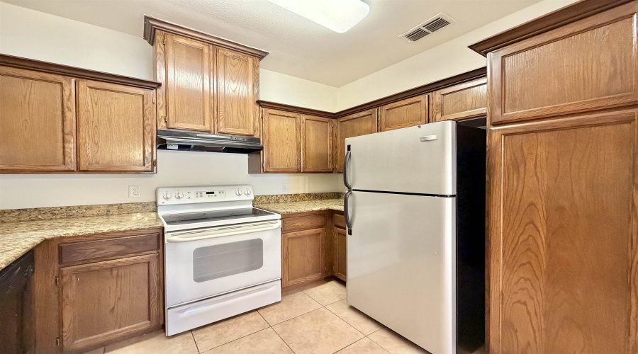 10706 International Blvd, Laredo, Texas 78045, 2 Bedrooms Bedrooms, 5 Rooms Rooms,2 BathroomsBathrooms,Residential,For Rent,10706 International Blvd,20261287