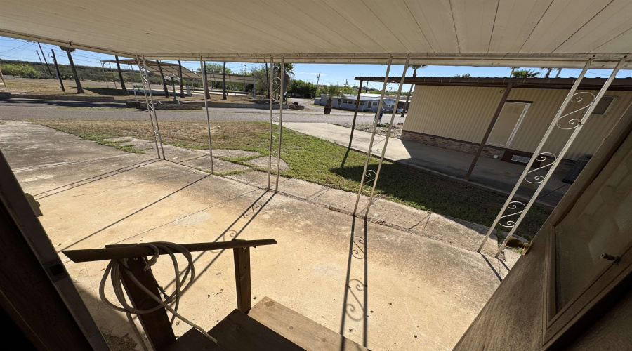 102 Blossum Blvd., ZAPATA, Texas 78076, 2 Bedrooms Bedrooms, 4 Rooms Rooms,1 BathroomBathrooms,Residential,For Sale,102 Blossum Blvd.,20261288