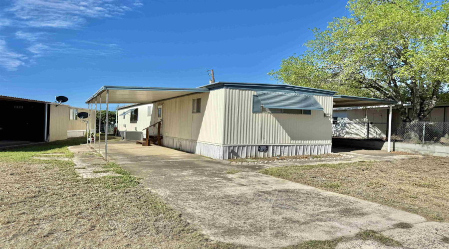 102 Blossum Blvd., ZAPATA, Texas 78076, 2 Bedrooms Bedrooms, 4 Rooms Rooms,1 BathroomBathrooms,Residential,For Sale,102 Blossum Blvd.,20261288