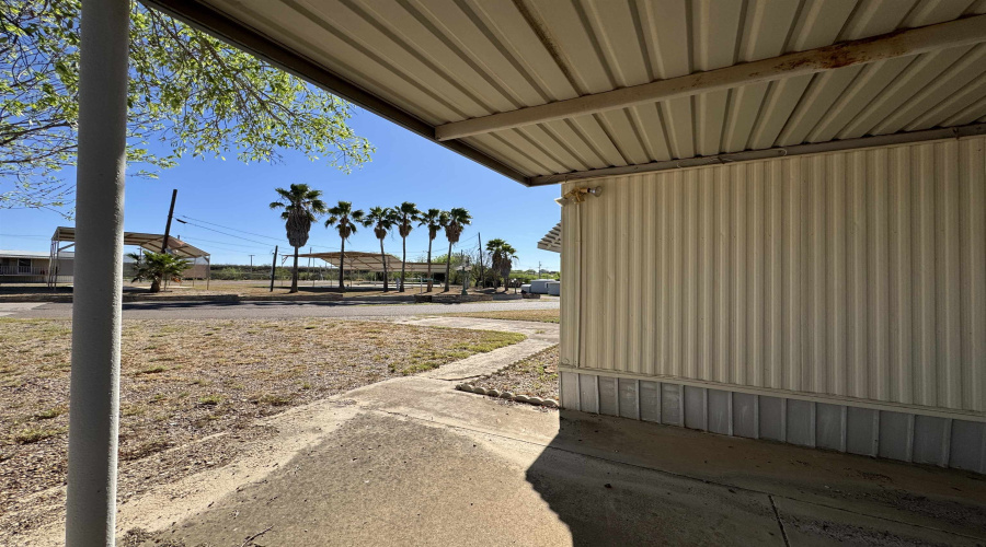 102 Blossum Blvd., ZAPATA, Texas 78076, 2 Bedrooms Bedrooms, 4 Rooms Rooms,1 BathroomBathrooms,Residential,For Sale,102 Blossum Blvd.,20261288