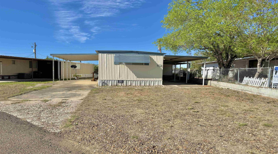 102 Blossum Blvd., ZAPATA, Texas 78076, 2 Bedrooms Bedrooms, 4 Rooms Rooms,1 BathroomBathrooms,Residential,For Sale,102 Blossum Blvd.,20261288