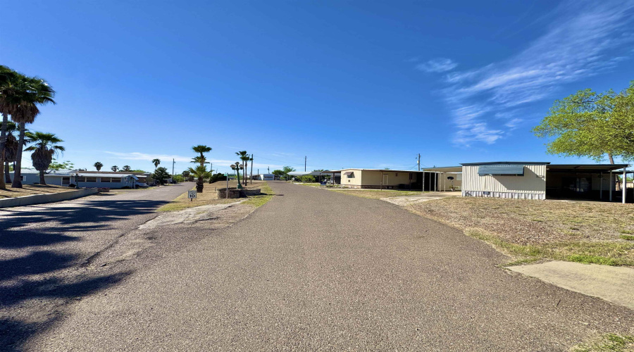 102 Blossum Blvd., ZAPATA, Texas 78076, 2 Bedrooms Bedrooms, 4 Rooms Rooms,1 BathroomBathrooms,Residential,For Sale,102 Blossum Blvd.,20261288