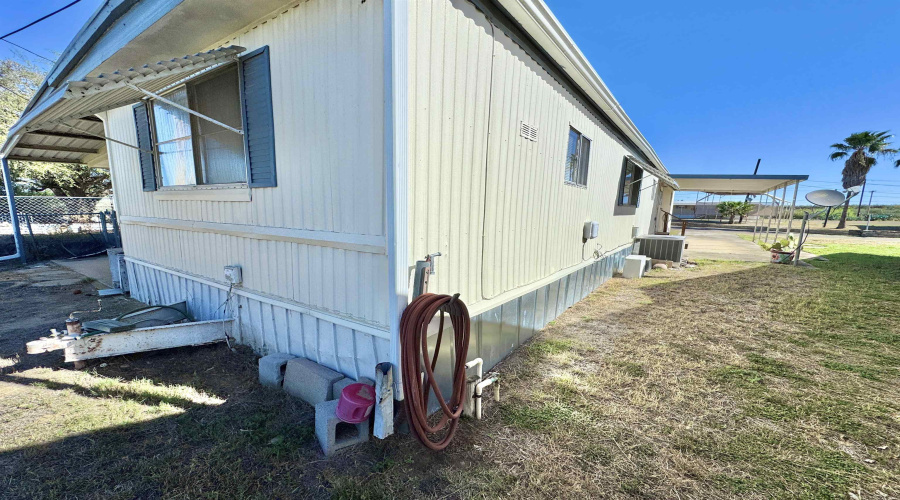 102 Blossum Blvd., ZAPATA, Texas 78076, 2 Bedrooms Bedrooms, 4 Rooms Rooms,1 BathroomBathrooms,Residential,For Sale,102 Blossum Blvd.,20261288