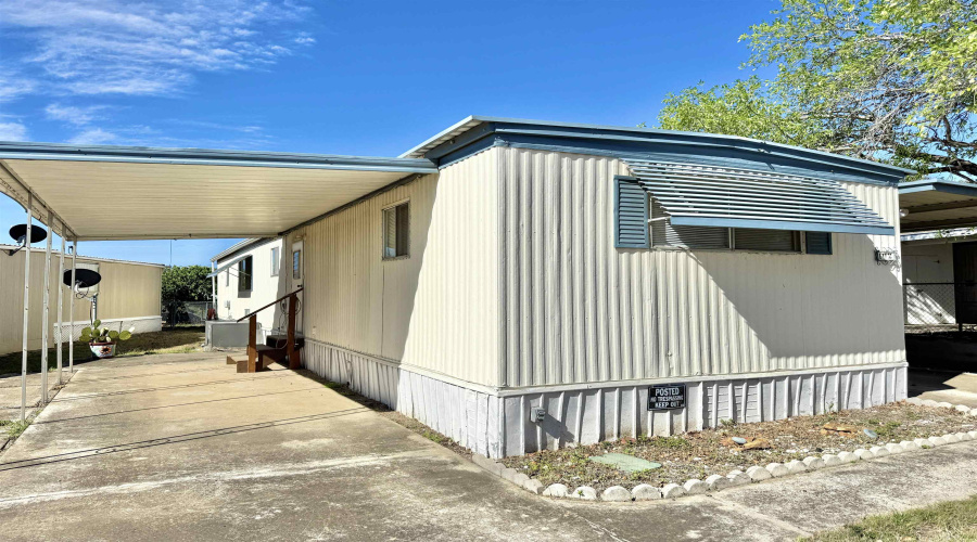 102 Blossum Blvd., ZAPATA, Texas 78076, 2 Bedrooms Bedrooms, 4 Rooms Rooms,1 BathroomBathrooms,Residential,For Sale,102 Blossum Blvd.,20261288