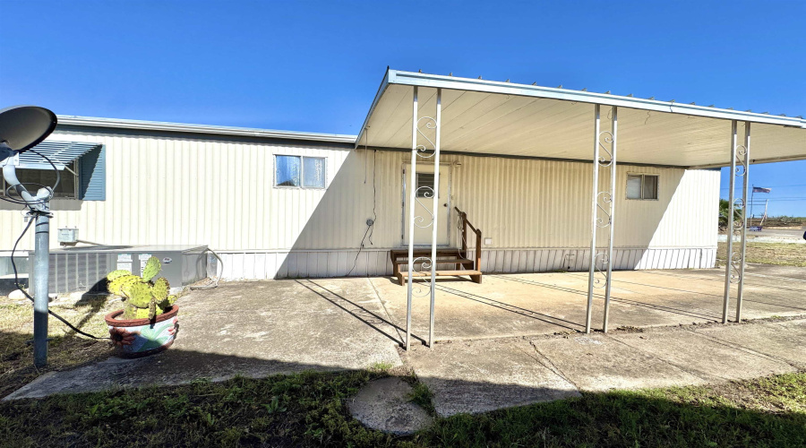 102 Blossum Blvd., ZAPATA, Texas 78076, 2 Bedrooms Bedrooms, 4 Rooms Rooms,1 BathroomBathrooms,Residential,For Sale,102 Blossum Blvd.,20261288