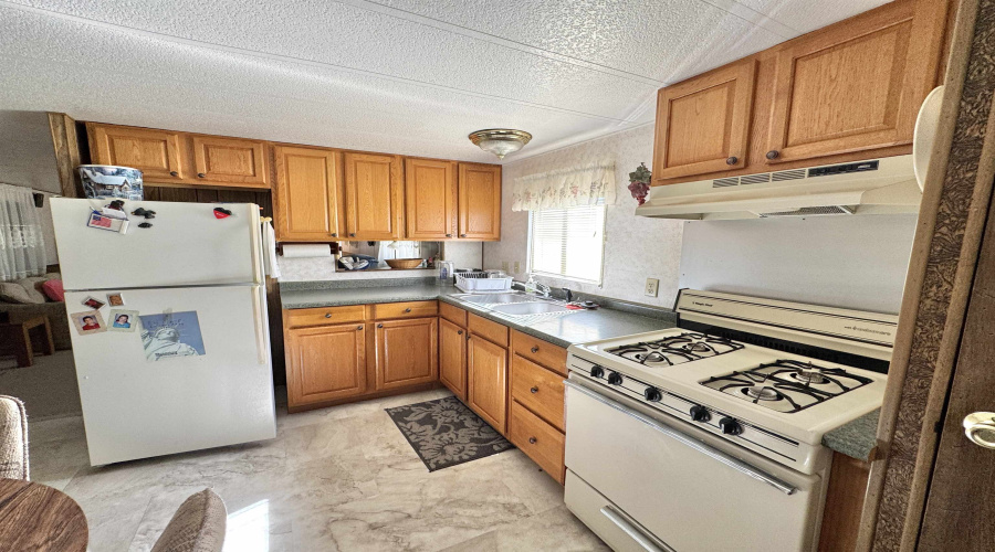 102 Blossum Blvd., ZAPATA, Texas 78076, 2 Bedrooms Bedrooms, 4 Rooms Rooms,1 BathroomBathrooms,Residential,For Sale,102 Blossum Blvd.,20261288