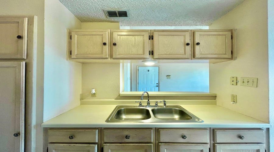 201 Martingale Ln, Laredo, Texas 78041, 2 Bedrooms Bedrooms, 5 Rooms Rooms,2 BathroomsBathrooms,Residential,For Rent,201 Martingale Ln,20261290