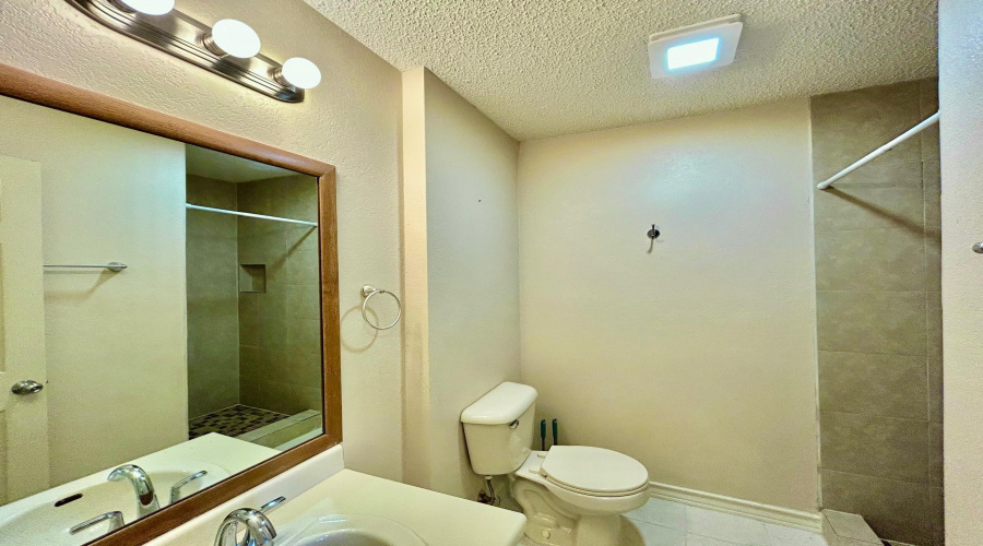 201 Martingale Ln, Laredo, Texas 78041, 2 Bedrooms Bedrooms, 5 Rooms Rooms,2 BathroomsBathrooms,Residential,For Rent,201 Martingale Ln,20261290