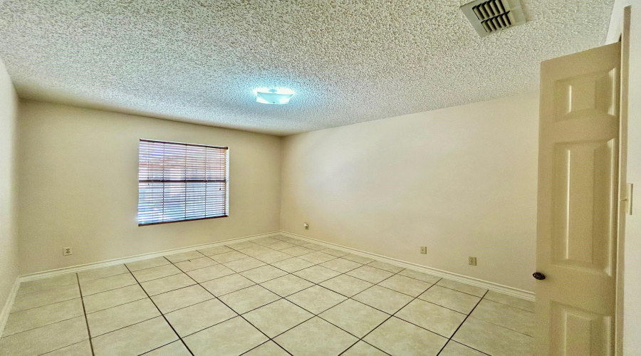 201 Martingale Ln, Laredo, Texas 78041, 2 Bedrooms Bedrooms, 5 Rooms Rooms,2 BathroomsBathrooms,Residential,For Rent,201 Martingale Ln,20261290