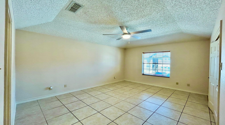 201 Martingale Ln, Laredo, Texas 78041, 2 Bedrooms Bedrooms, 5 Rooms Rooms,2 BathroomsBathrooms,Residential,For Rent,201 Martingale Ln,20261290