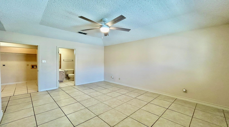 201 Martingale Ln, Laredo, Texas 78041, 2 Bedrooms Bedrooms, 5 Rooms Rooms,2 BathroomsBathrooms,Residential,For Rent,201 Martingale Ln,20261290