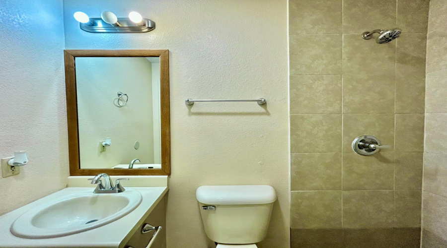 201 Martingale Ln, Laredo, Texas 78041, 2 Bedrooms Bedrooms, 5 Rooms Rooms,2 BathroomsBathrooms,Residential,For Rent,201 Martingale Ln,20261290