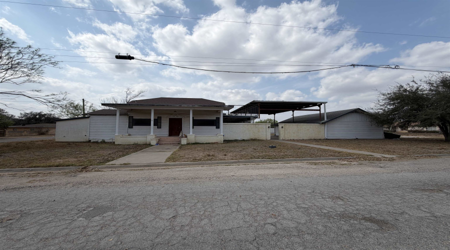 1302 West Lucille, Hebbronville, Texas 78361, 4 Bedrooms Bedrooms, 7 Rooms Rooms,2 BathroomsBathrooms,Residential,For Sale,1302 West Lucille,20261291