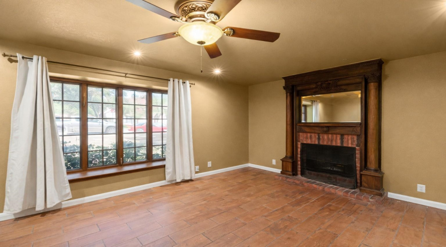 509 Surrey Rd, Laredo, Texas 78041, 4 Bedrooms Bedrooms, 8 Rooms Rooms,2 BathroomsBathrooms,Residential,For Sale,509 Surrey Rd,20261293