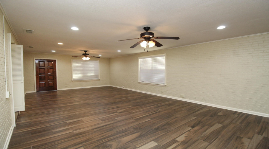 2504 Clark Blvd, Laredo, Texas 78043, 3 Bedrooms Bedrooms, 7 Rooms Rooms,2 BathroomsBathrooms,Residential,For Rent,2504 Clark Blvd,20261296