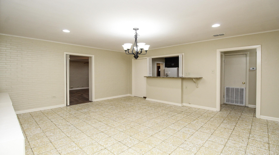 2504 Clark Blvd, Laredo, Texas 78043, 3 Bedrooms Bedrooms, 7 Rooms Rooms,2 BathroomsBathrooms,Residential,For Rent,2504 Clark Blvd,20261296